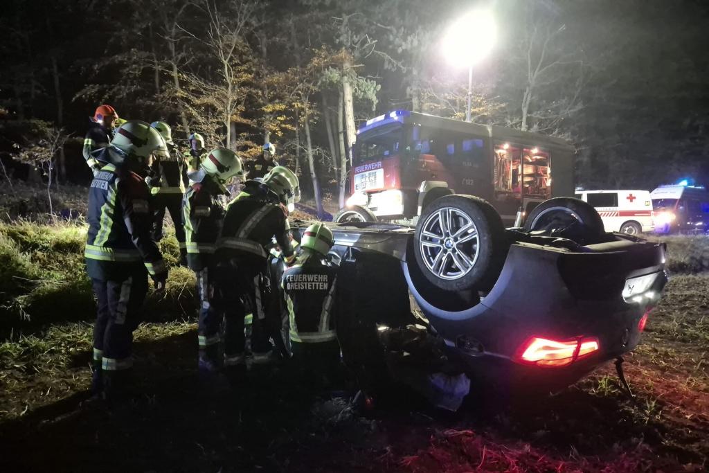 FF Dreistetten: Verkehrsunfall mit Menschenrettung in Dreistetten