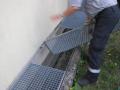 Foto: FF Wiener Neustadt 20120502_amseln_hinter_gitter_gefangen_001