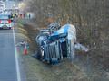 Foto: FF Markt Piesting 20151222_vu_sattelzug_gegen_lkw_dreistettenerkreuzung_start