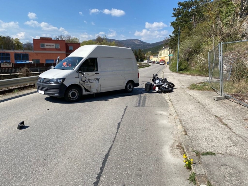 20200411 VU Pkw gegen Motorrad 00