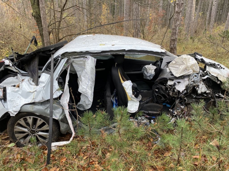 20201111 Fahrerflucht nach spektakulaerem Verkehrsunfall 01