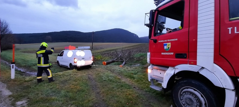 20201210 fzg bergung maiersdorf 003