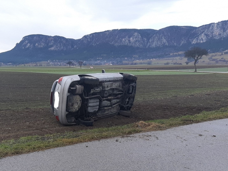 20201223 fzg bergung ff maiersdorf 002