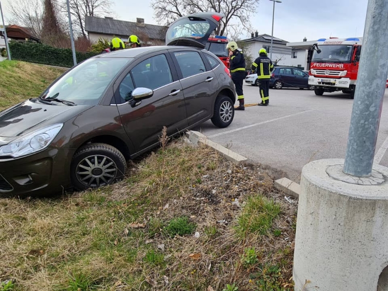 20220409 fzg bergung frohsdorf 001