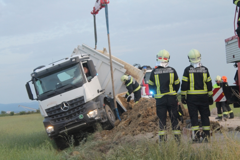 20220523 lkw bergung ff wrn 005