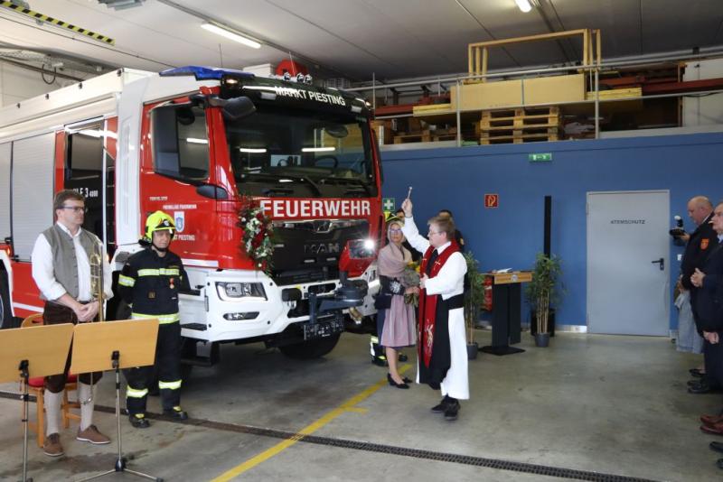 20241005 segnung hlf3 ff markt piesting 001