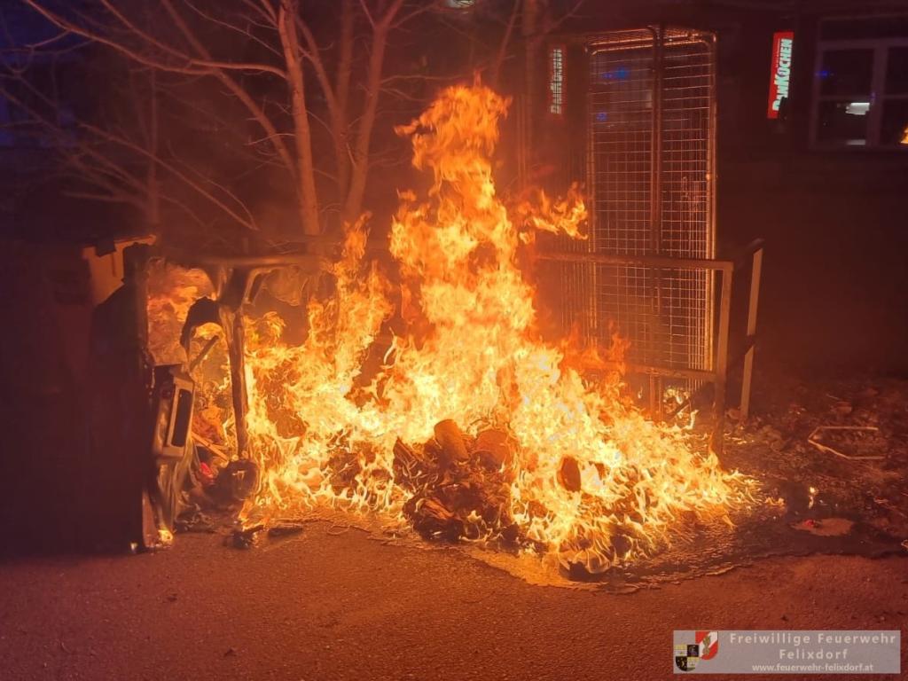 Müllbehälterbrand in Felixdorf