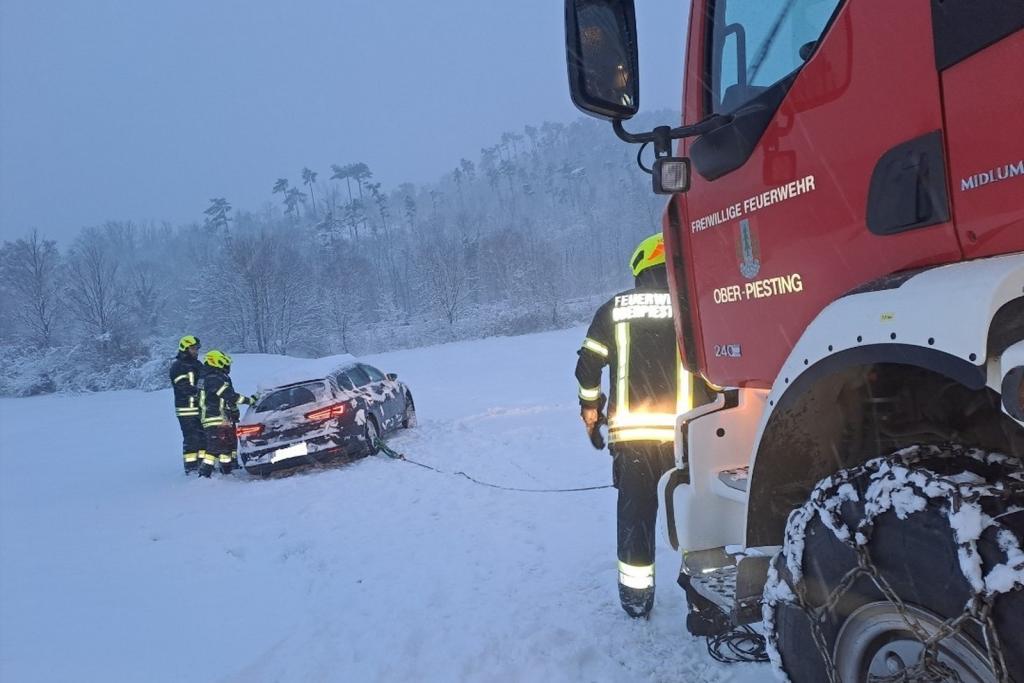 FF Ober-Piesting: Bergung eines PKW