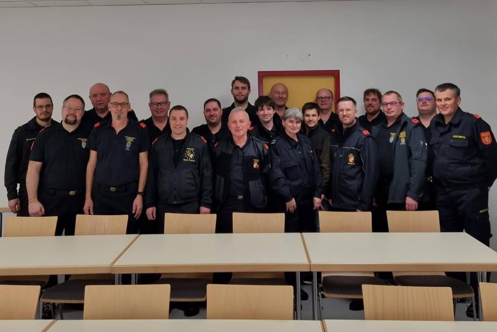 Teilnehmende und Vortragende am Infoabend aus dem Abschnitt Gutenstein 