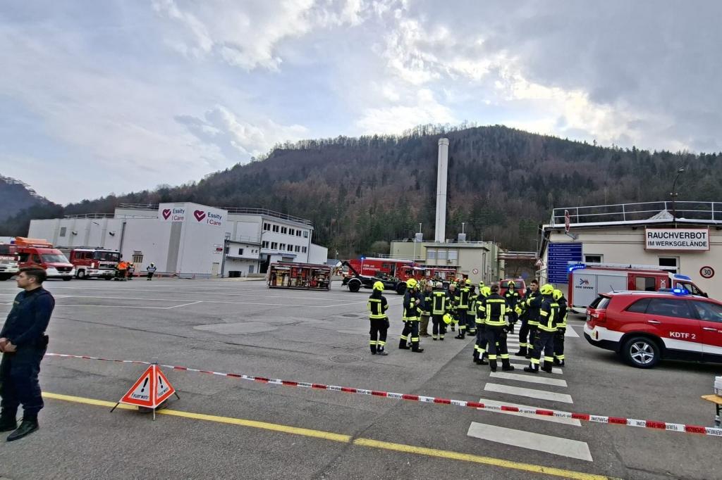 Fehlbetankung einer Chemikalie im Papierwerk in Ortmann löste Großeinsatz der Einsatzkräfte aus