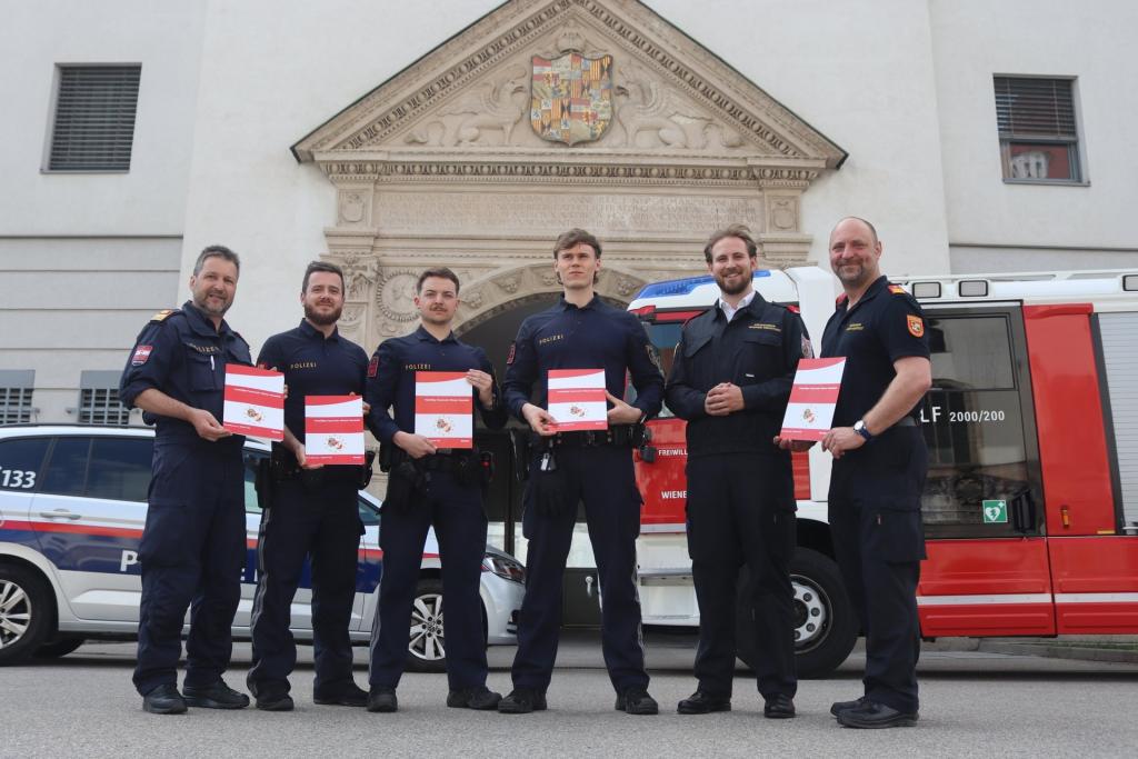 FF Wr. Neustadt: Ehrung von Polizeibeamten nach Unterstützung bei Feuerwehreinsatz