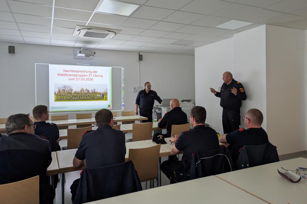 Nachbesprechung der Waldbrandübung