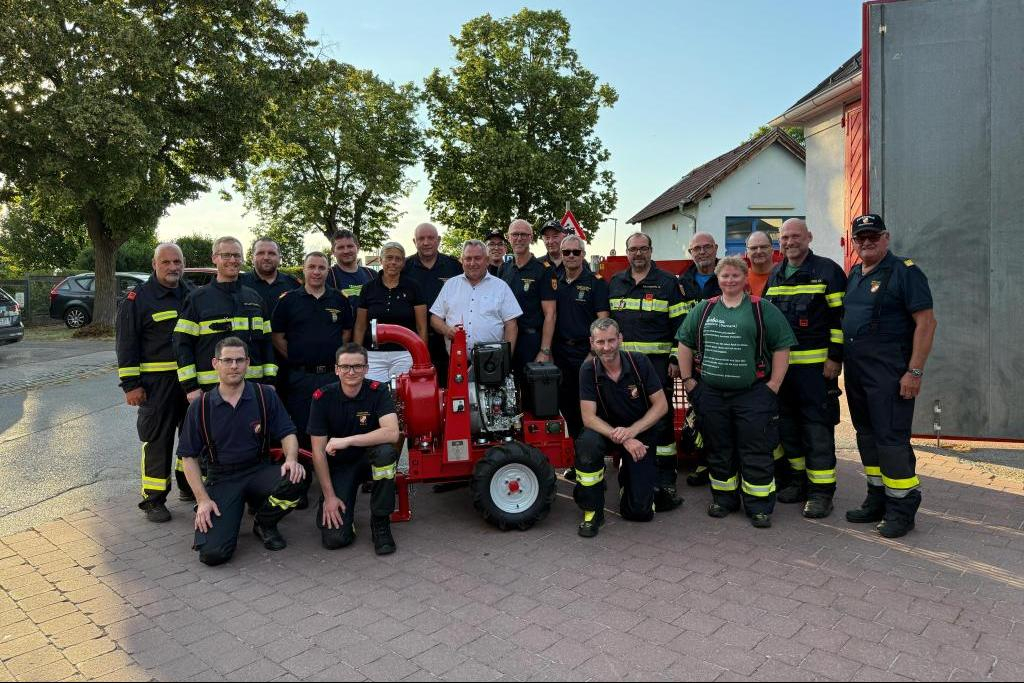 Präsentation der neuen Sonderpumpenanlage (SPA) 150 bei der Stationierungsfeuerwehr Lanzenkirchen