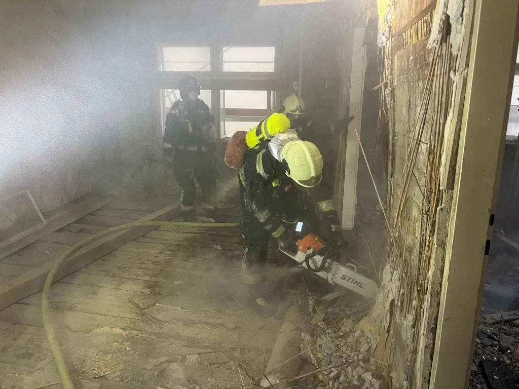 Brand auf Baustelle in den frühen Morgenstunden in Wiener Neustadt