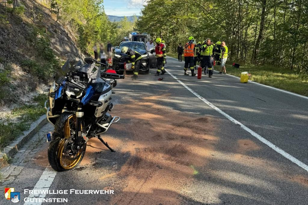 Verkehrsunfall mit Menschenrettung am Rohrer Berg